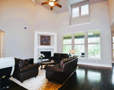 200 Montrose Lane - Photo Thumbnail 7