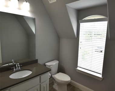 200 Montrose Lane - Photo Thumbnail 26