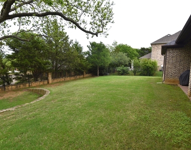 200 Montrose Lane - Photo Thumbnail 38