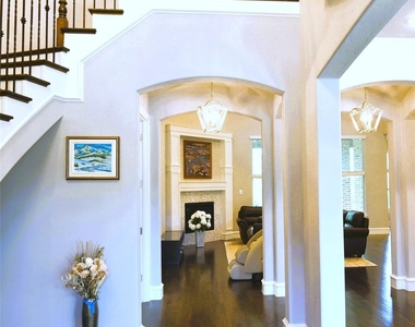 200 Montrose Lane - Photo Thumbnail 4