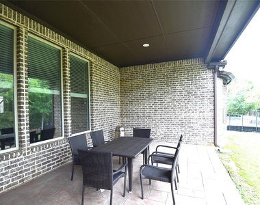200 Montrose Lane - Photo Thumbnail 36