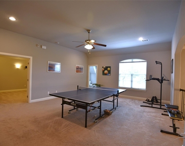 200 Montrose Lane - Photo Thumbnail 25