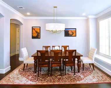 200 Montrose Lane - Photo Thumbnail 6