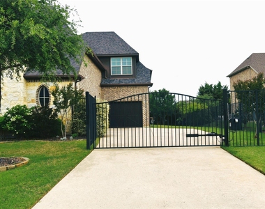 200 Montrose Lane - Photo Thumbnail 1