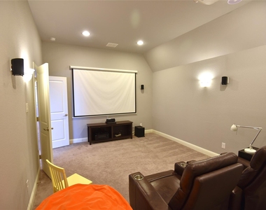 200 Montrose Lane - Photo Thumbnail 27