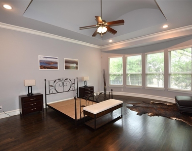 200 Montrose Lane - Photo Thumbnail 13