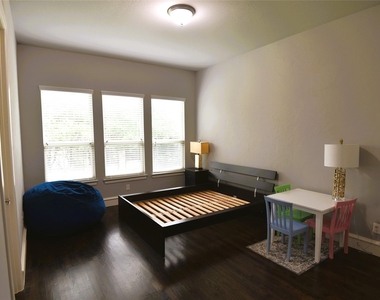200 Montrose Lane - Photo Thumbnail 19