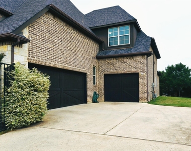 200 Montrose Lane - Photo Thumbnail 2