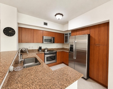 625 Casa Loma Boulevard - Photo Thumbnail 3