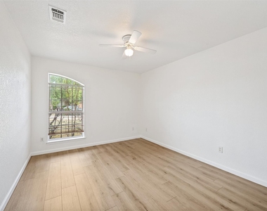 308 Rock Hill Drive - Photo Thumbnail 14