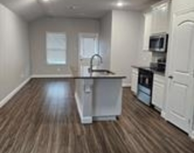 1405 Brindle Drive - Photo Thumbnail 2