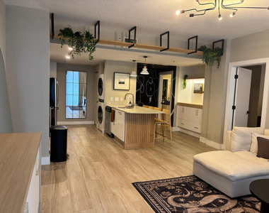 3339 Virginia Street - Photo Thumbnail 6