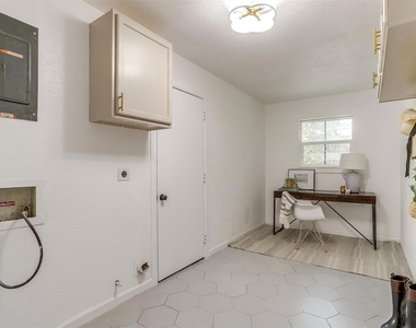 1701 Larkspur Drive - Photo Thumbnail 26