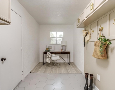 1701 Larkspur Drive - Photo Thumbnail 27