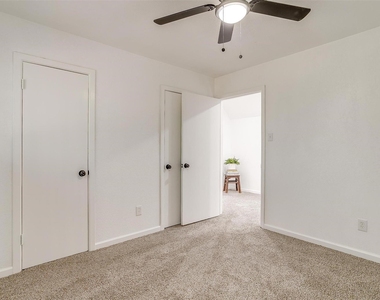 1701 Larkspur Drive - Photo Thumbnail 16