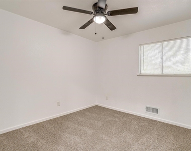 1701 Larkspur Drive - Photo Thumbnail 17