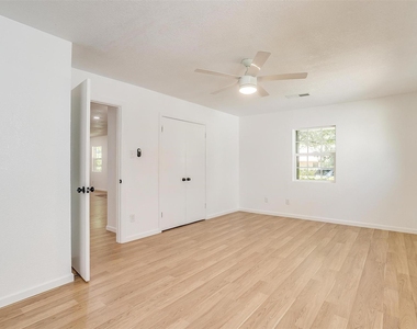 1701 Larkspur Drive - Photo Thumbnail 25