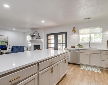 1701 Larkspur Drive - Photo Thumbnail 11