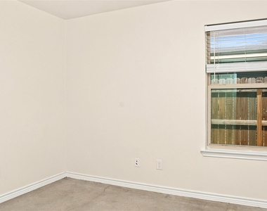 6015 Amelia Earhart Boulevard - Photo Thumbnail 11