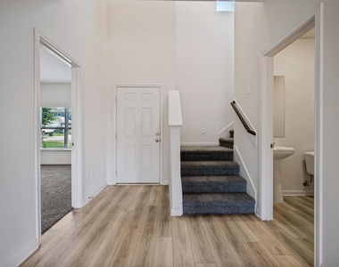 13616 Roosevelt Arch Drive - Photo Thumbnail 3