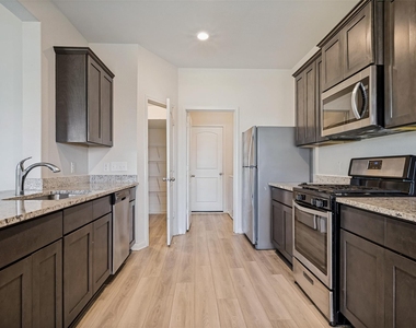 13616 Roosevelt Arch Drive - Photo Thumbnail 11