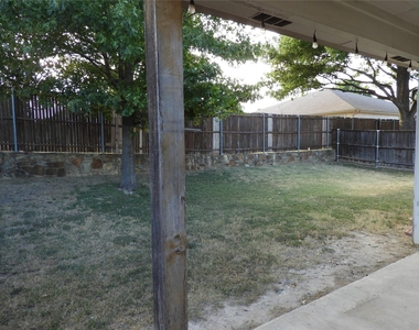 1009 Margaret Drive - Photo Thumbnail 9