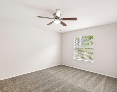 4506 Stirling Drive - Photo Thumbnail 15
