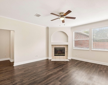 4506 Stirling Drive - Photo Thumbnail 2
