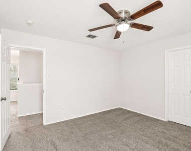 4506 Stirling Drive - Photo Thumbnail 14