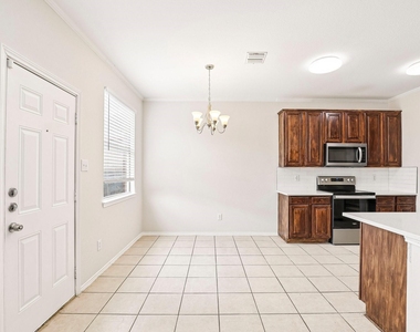 4506 Stirling Drive - Photo Thumbnail 6