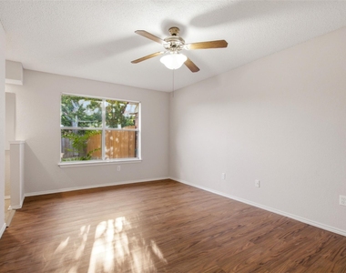 2901 Kathleen Lane - Photo Thumbnail 9