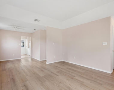 2901 Kathleen Lane - Photo Thumbnail 4