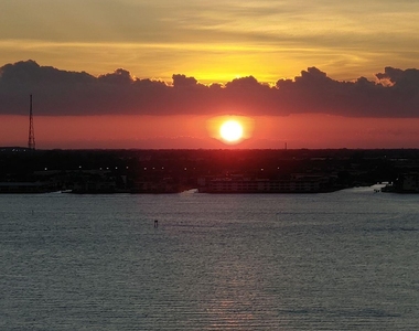 2800 N Ocean Drive - Photo Thumbnail 25