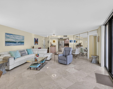 2800 N Ocean Drive - Photo Thumbnail 3