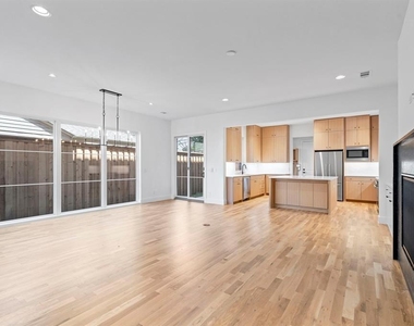 5836 Martel Avenue - Photo Thumbnail 4