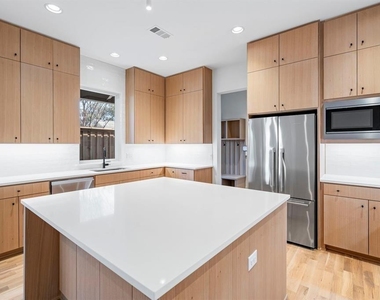 5836 Martel Avenue - Photo Thumbnail 9