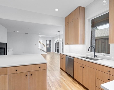5836 Martel Avenue - Photo Thumbnail 6