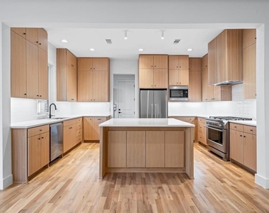 5836 Martel Avenue - Photo Thumbnail 8