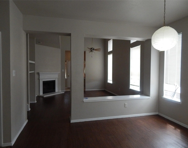 1027 Tennessee Trail - Photo Thumbnail 3