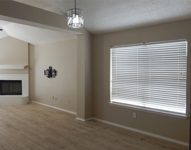 6009 Castanada Drive - Photo Thumbnail 5