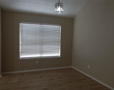 6009 Castanada Drive - Photo Thumbnail 16