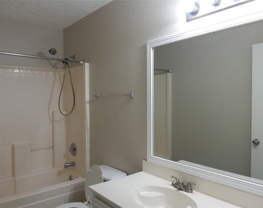 6009 Castanada Drive - Photo Thumbnail 15