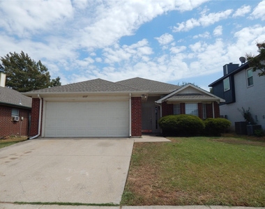 6009 Castanada Drive - Photo Thumbnail 2