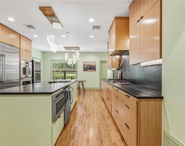 3201 Edward Drive - Photo Thumbnail 7