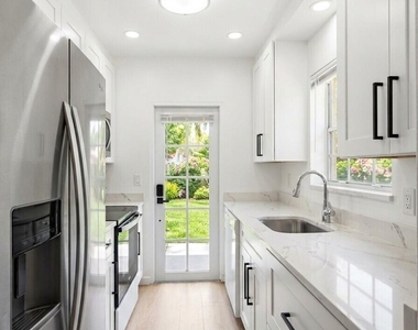 1400 Ne 4th Court - Photo Thumbnail 8