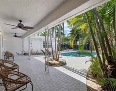 1400 Ne 4th Court - Photo Thumbnail 15