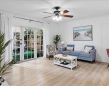 1400 Ne 4th Court - Photo Thumbnail 5