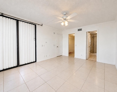 110 Lake Emerald Drive - Photo Thumbnail 11