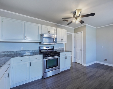 707 Doris Lane - Photo Thumbnail 11