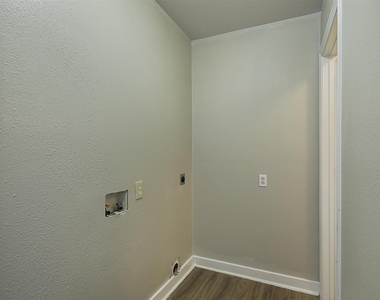 707 Doris Lane - Photo Thumbnail 13
